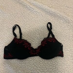 Delicates Blk and Red Underwire Bra New 30B